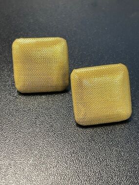 Vintage Gold-Tone Square Mesh Pierced Earrings- E4